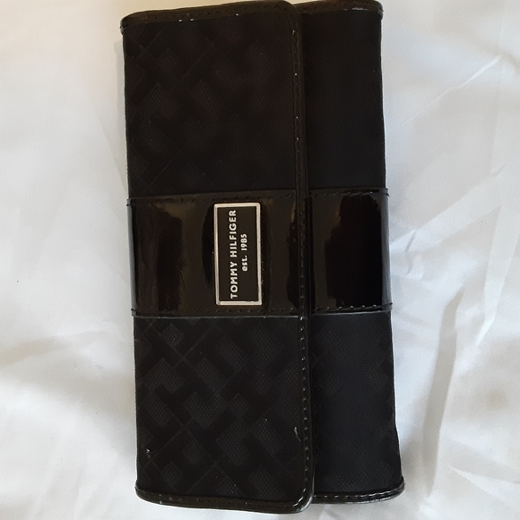 Tommy Hilfiger black wallet long to hold CC cards
